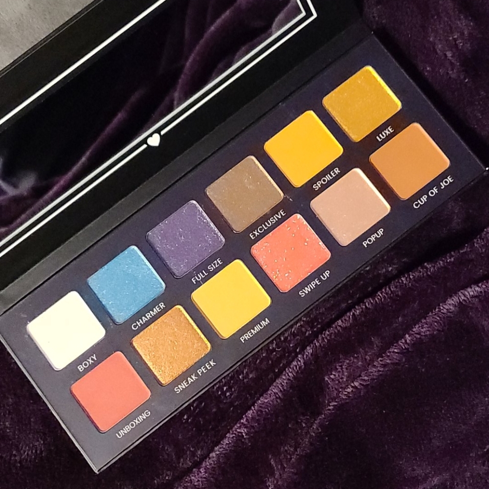 Eye shadow palette